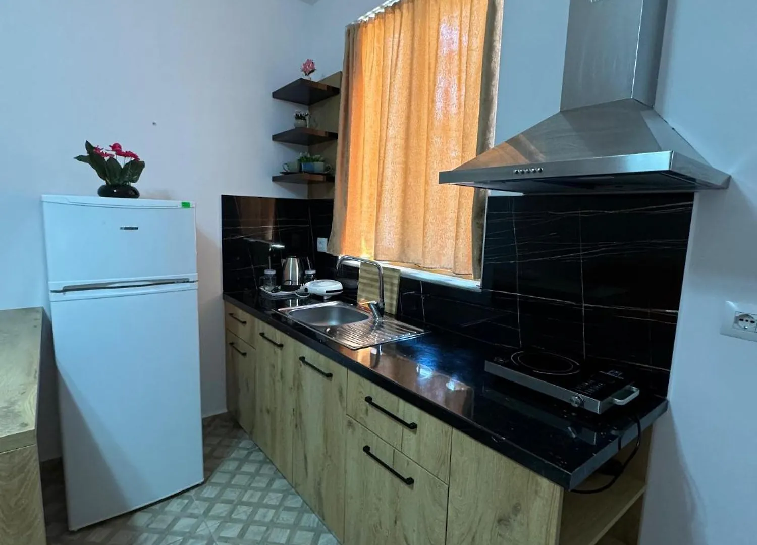Anila'S Roooms Garden View Apartment Sarande